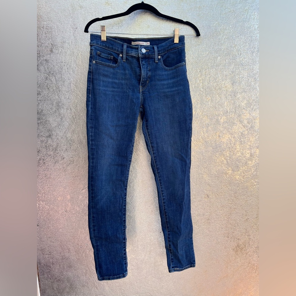 Women's Levi Jeans